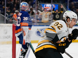 Bruins Islanders Hockey