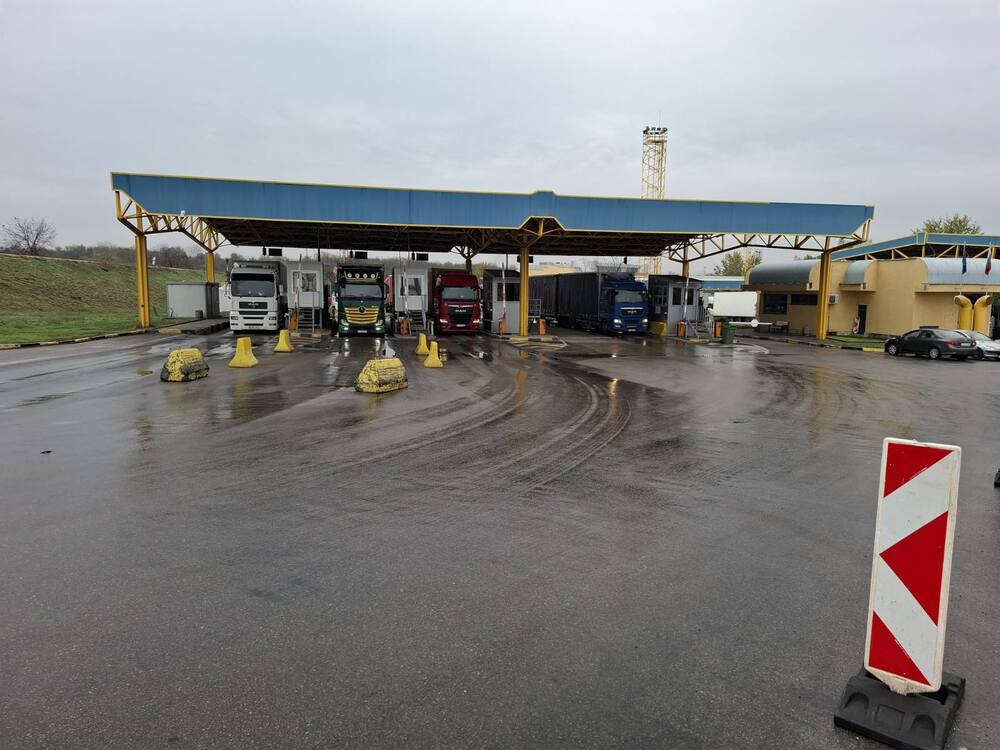  Danube Bridge at Ruse Reopens to Trucks