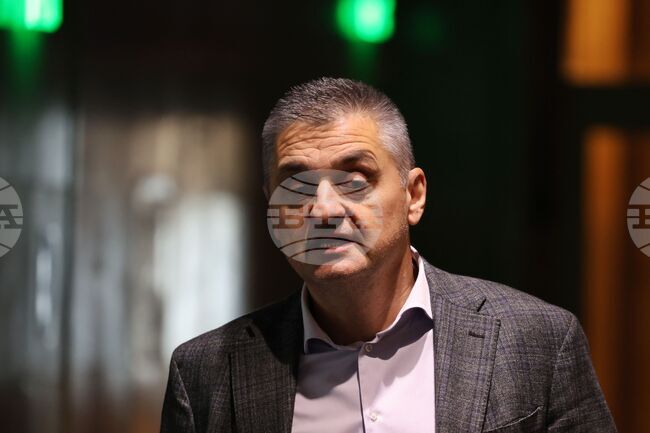 Потребителите на мобилни услуги ще могат да се откажат от срочен договор при всяка индексация на цената, гласува на второ четене парламентът