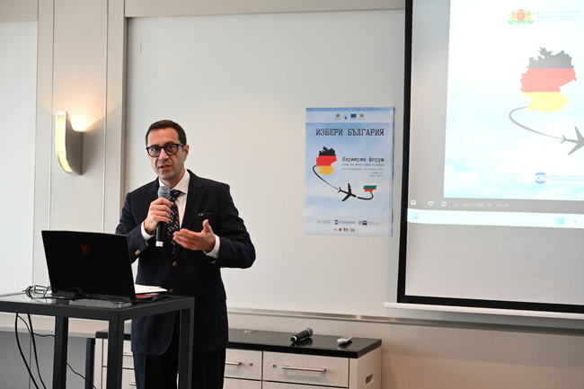 Около половин милион българи живеят в Германия, е посочил посланик Григор Порожанов на форума „Избери България“ във Франкфурт на Майн