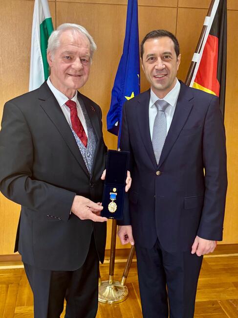 Вернер Йостмайер, почетен консул на България за провинция Северен Рейн-Вестфалия, беше удостоен с почетния знак „Златна лаврова клонка“