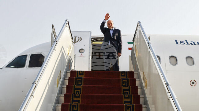 ИРНА: Председателят на иранския парламент замина на официално посещение в Пакистан