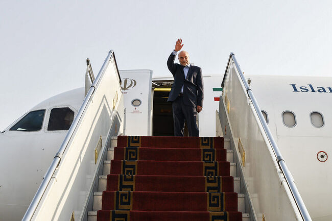 ИРНА: Председателят на иранския парламент замина на официално посещение в Пакистан