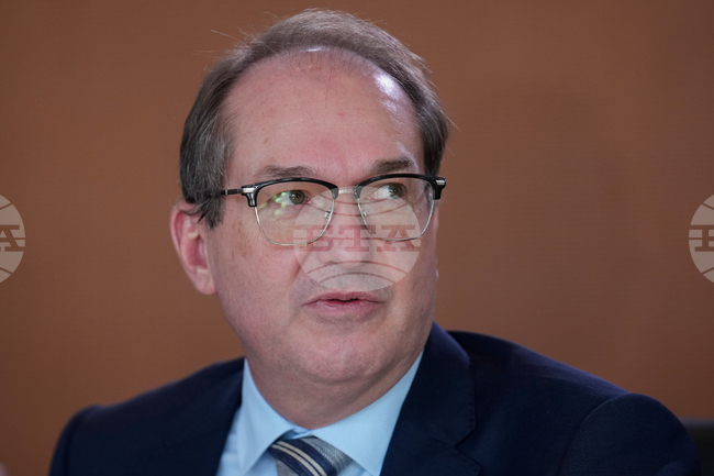 Кризата в Близкия изток засега не е довела до увеличен миграционен натиск към Европа, заяви германският вътрешен министър