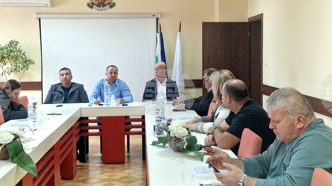 Липсата на кворум провали сесията на Общински съвет - Минерални бани с дневен ред сезиране на КС заради върнати от областния управител решения