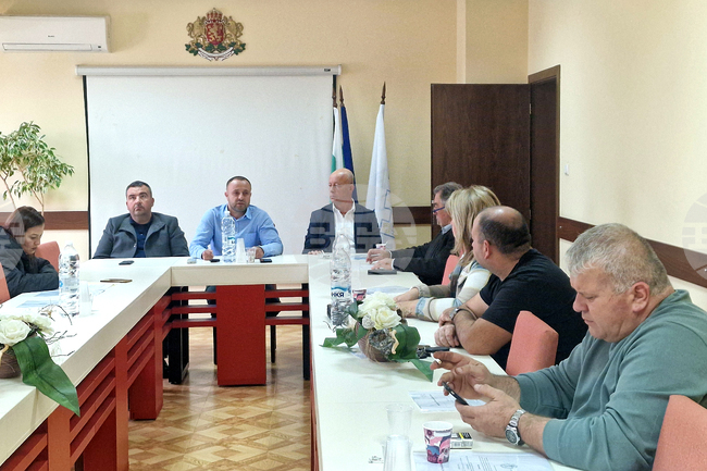 Липсата на кворум провали сесията на Общински съвет - Минерални бани с дневен ред сезиране на КС заради върнати от областния управител решения