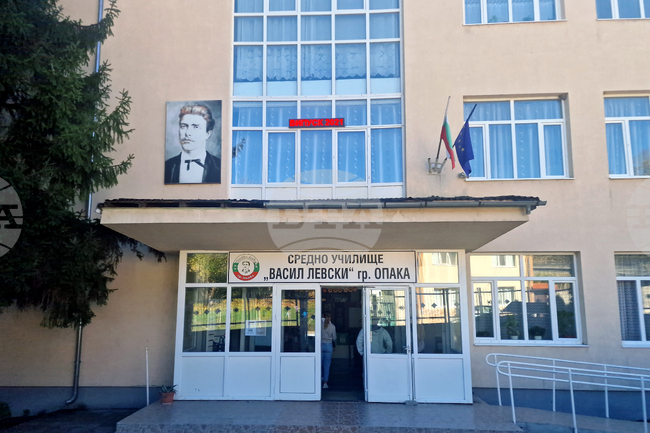 Училището в Опака организира конкурс за рисунка на тема „Без тормоз!“