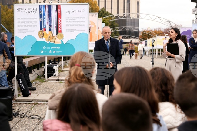 Education Minister Unveils Exhibition Dedicated to Students Who Have Won Medals at International Olympiads