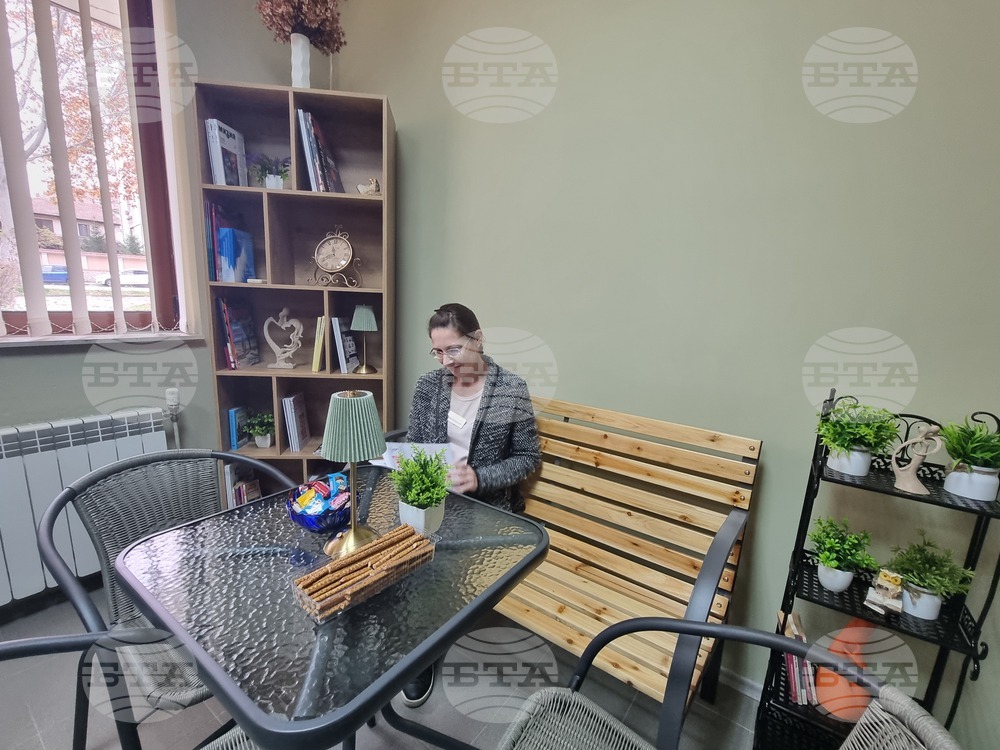 Плевенската библиотека откри ново пространство за почивка – „Мисловна спирка“