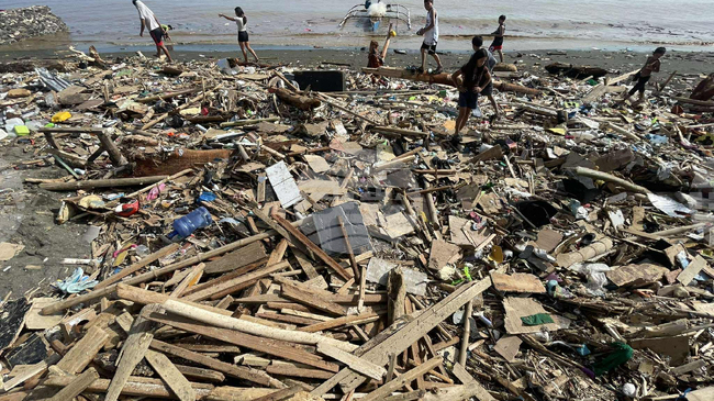 Тайфунът "Калмаеги" отне живота на 114 души във Филирпините, 127 са в неизвестност 