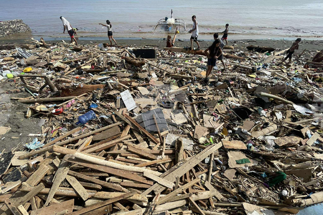 Тайфунът "Калмаеги" отне живота на 114 души във Филипините, 127 са в неизвестност 