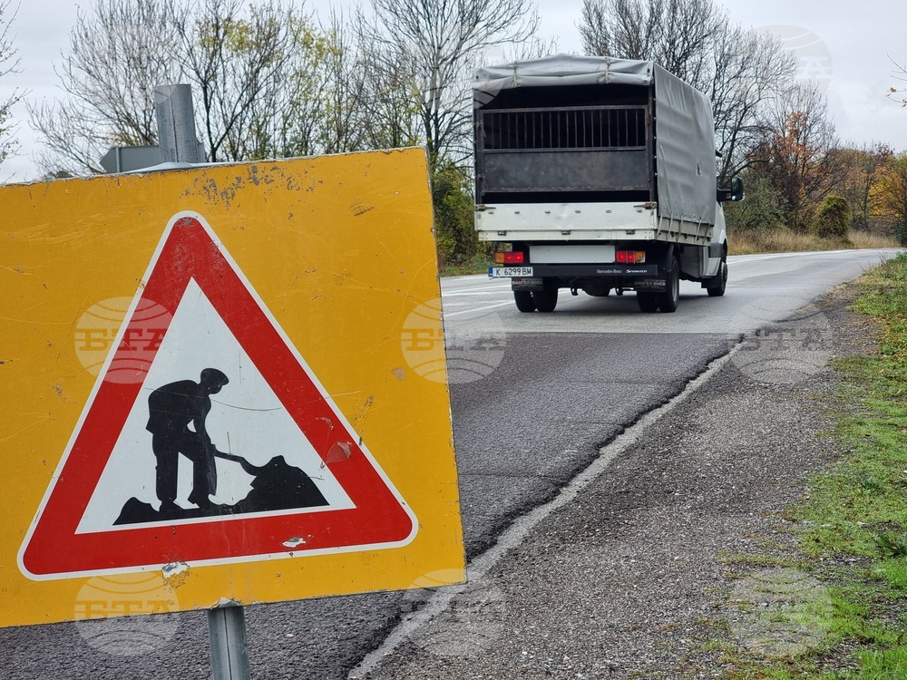 Свличане на земна маса и камъни са отстранени по пътя Невестино - Бобошево