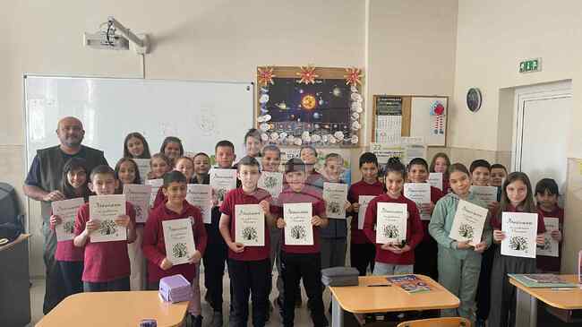 Лексикон на дърветата в България попълваха ученици от Търговище в урок по горска педагогика 