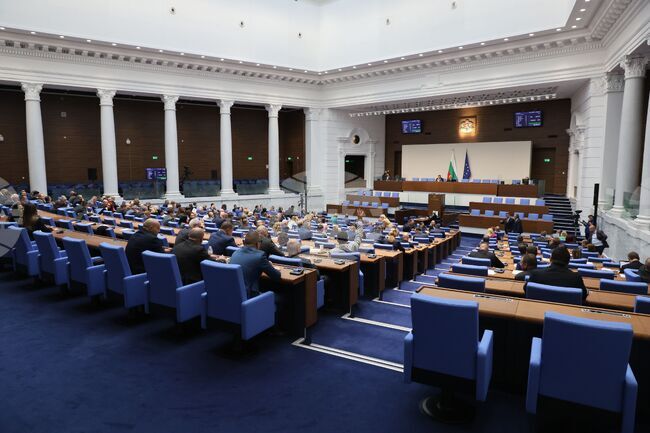 КФН ще одобрява членовете на ръководството на централен депозитар на ценни книжа преди вписването им Търговския регистър, реши парламентът