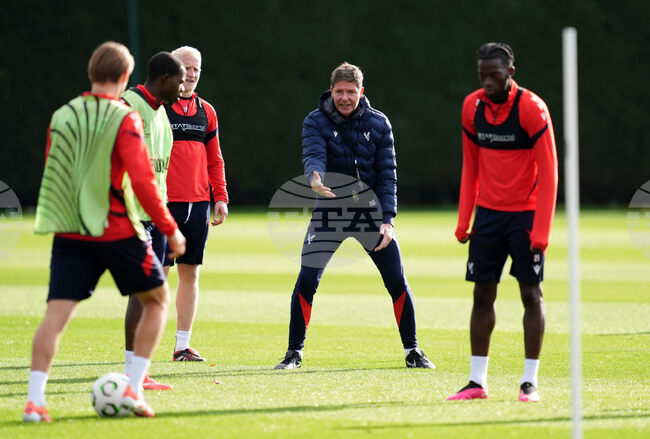 Оливър Гласнер прави крачка по крачка с Кристъл Палас