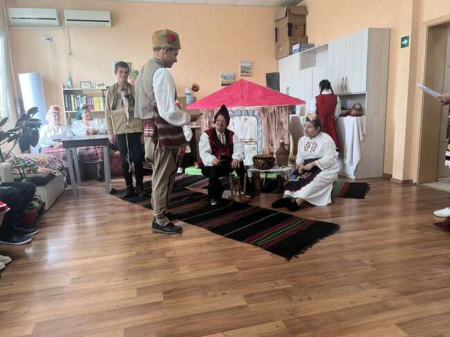 Театралната постановка „Слънца на сцената“ бе представена в Центъра за социална рехабилитация и интеграция за хора с увреждания в Шумен