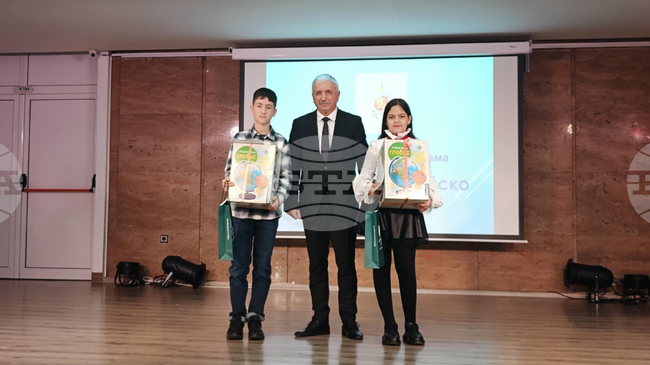 Отличиха с грамоти ученици в петото издание на Националната изложба за детска рисунка на тема „Аз и детското полицейско управление“