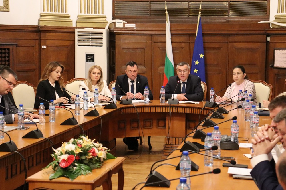 Земеделските стопани ще получат над 1 млрд. лева по интервенциите за директни плащания и схемите на държавни помощи до края на годината