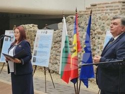 Антчен културно-комуникационен комплекс "Сердика" - "На две родини ний чада сме" - изложба