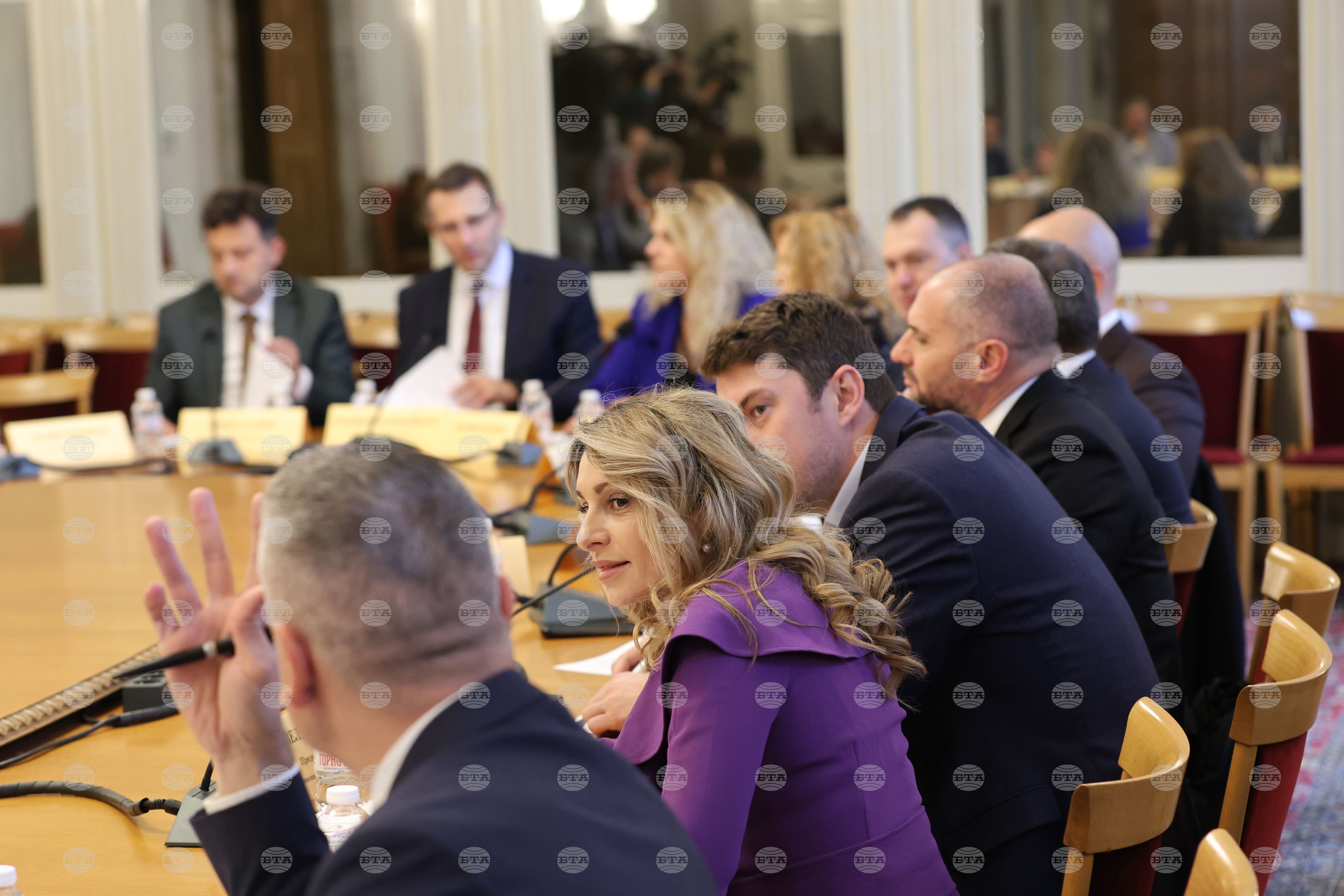 Bolgarski predsednik Radev zavrnil podaljšanje mandata načelnika obrambe Eftimova do leta 2028