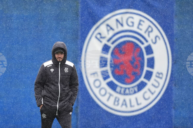 Двама от директорите на шотландския футболен гранд Рейнджърс бяха уволнени