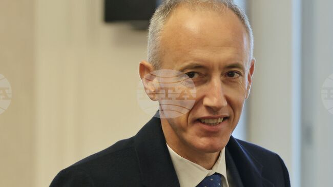 Дебатът за социалните мрежи и използването им от деца се води в много страни, на 20 ноември ще имаме такава дискусия, каза Красимир Вълчев