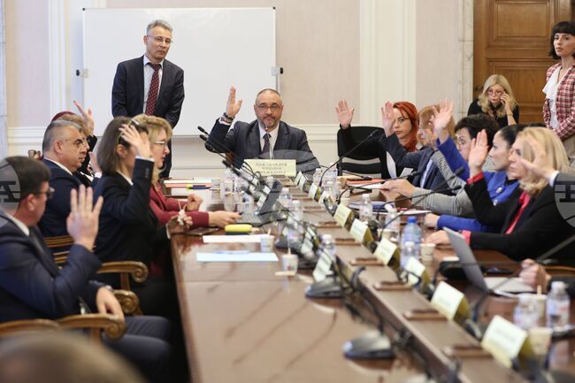 Министърът на образованието и науката Красимир Вълчев отговаря на въпроси в Комисията по образованието и науката в Народното събрание