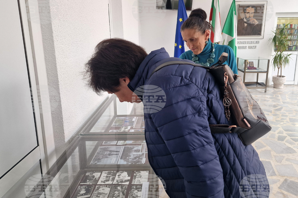 Разград - библиотека - изложба