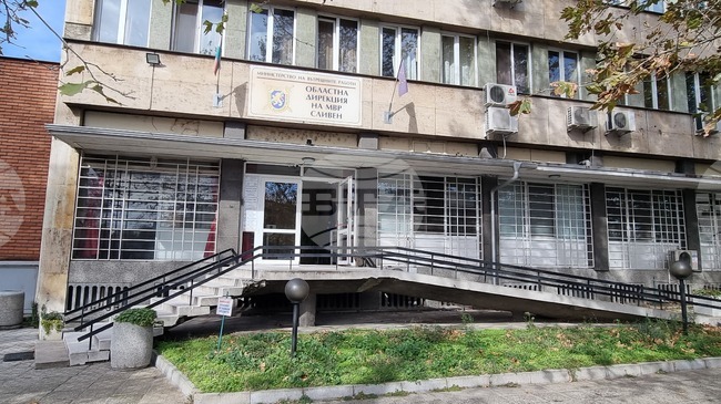 Криминално проявена жена от сливенското село Гавраилово е задържана за кражба на значителна сума пари, съобщиха от полицията