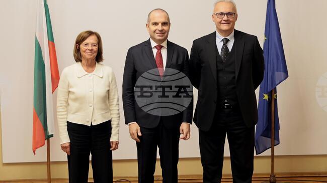 Новите мостове над Дунав е не само двустранен въпрос между България и Румъния, а приоритет на ЕС, заяви вицепремиерът Гроздан Караджов, а от Брюксел обявиха готовност за финансиране