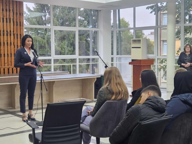 Възпитаници на три гимназии в Попово се включиха в беседи на тема „Превенция на ранна бременност“ 