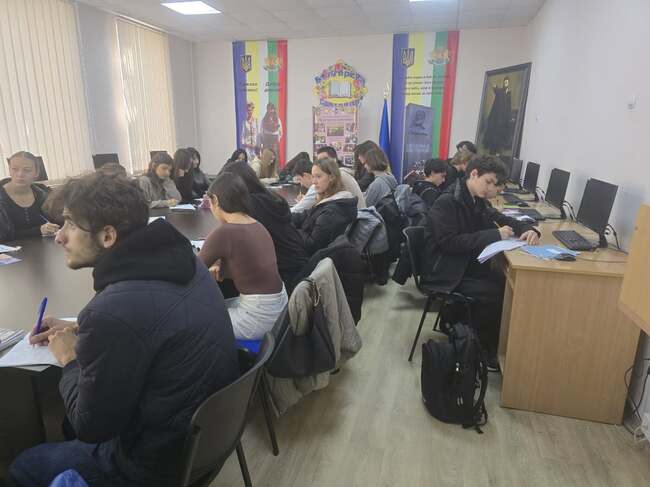 Кандидатстудентски курсове се състояха в Българското неделно училище „Българска светлица“ в Украйна