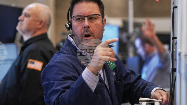 Водещите индекси на Уолстрийт растат в началото на търговията, след като Сенатът на САЩ придвижи напред законопроект за разрешаване на бюджетната парализа