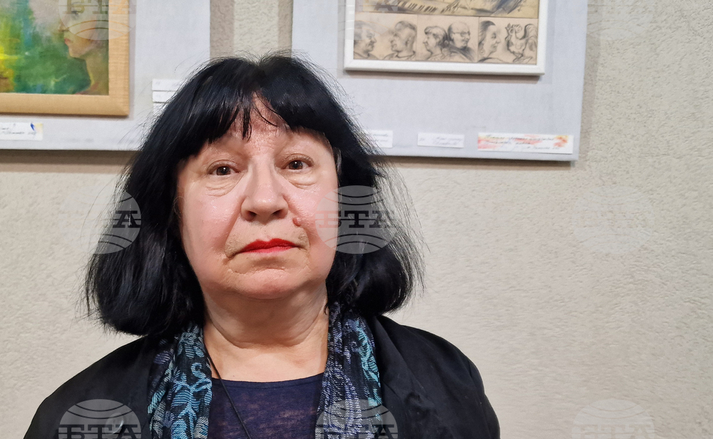 Изложбата "Цветовете на времето" на Мариана Петкова бе открита в Народно читалище "Добри Войников-1856" в Шумен