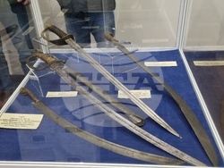 Търговище - Регионален исторически музей - „По острието на историята - колекция хладно оръжие ХIХ - ХХ век от фонда на РИМ – Търговище” - каталог