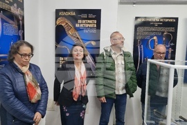 Търговище - Регионален исторически музей - „По острието на историята - колекция хладно оръжие ХIХ - ХХ век от фонда на РИМ – Търговище” - каталог