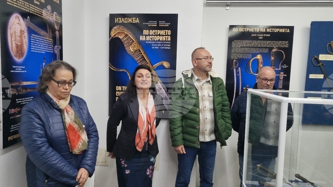 Търговище - Регионален исторически музей - „По острието на историята - колекция хладно оръжие ХIХ - ХХ век от фонда на РИМ – Търговище” - каталог