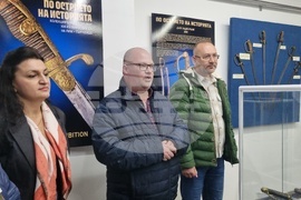 Търговище - Регионален исторически музей - „По острието на историята - колекция хладно оръжие ХIХ - ХХ век от фонда на РИМ – Търговище” - каталог