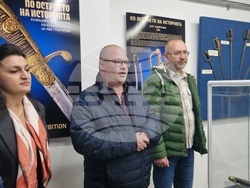 Търговище - Регионален исторически музей - „По острието на историята - колекция хладно оръжие ХIХ - ХХ век от фонда на РИМ – Търговище” - каталог