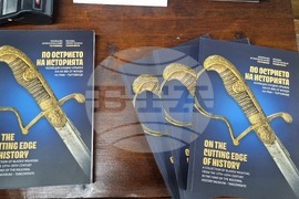 Търговище - Регионален исторически музей - „По острието на историята - колекция хладно оръжие ХIХ - ХХ век от фонда на РИМ – Търговище” - каталог