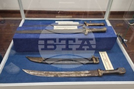 Търговище - Регионален исторически музей - „По острието на историята - колекция хладно оръжие ХIХ - ХХ век от фонда на РИМ – Търговище” - каталог