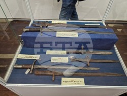 Търговище - Регионален исторически музей - „По острието на историята - колекция хладно оръжие ХIХ - ХХ век от фонда на РИМ – Търговище” - каталог