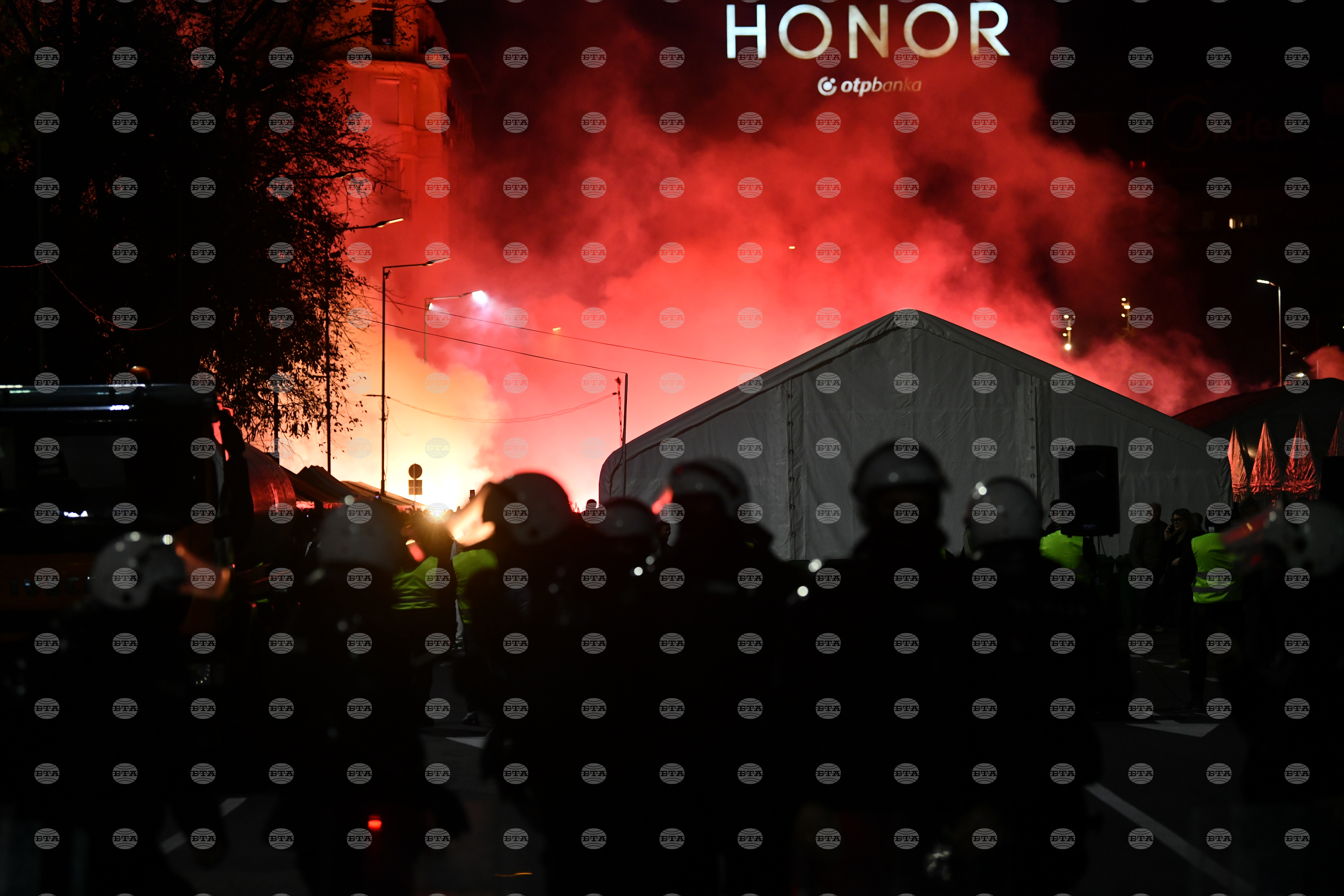 Два протеста се състояха пред сградата на Народната Скупщина в Белград