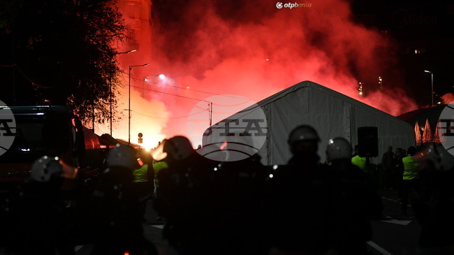 Два протеста се състояха пред сградата на Народната Скупщина в Белград