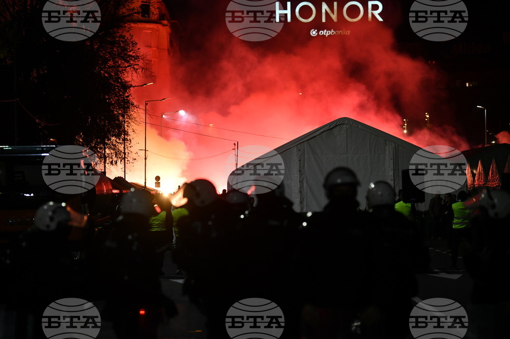 Два протеста се състояха пред сградата на Народната Скупщина в Белград