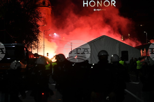 Два протеста се състояха пред сградата на Народната Скупщина в Белград