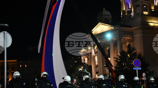 Млада жена е ранена, след като е нападнала полицай с нож в Белград