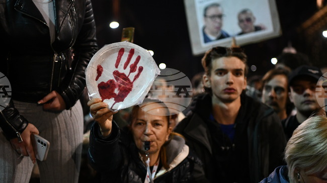 Сръбски студенти протестират отново срещу това, което определиха като правителствен натиск над университетите след трагедията в Нови Сад
