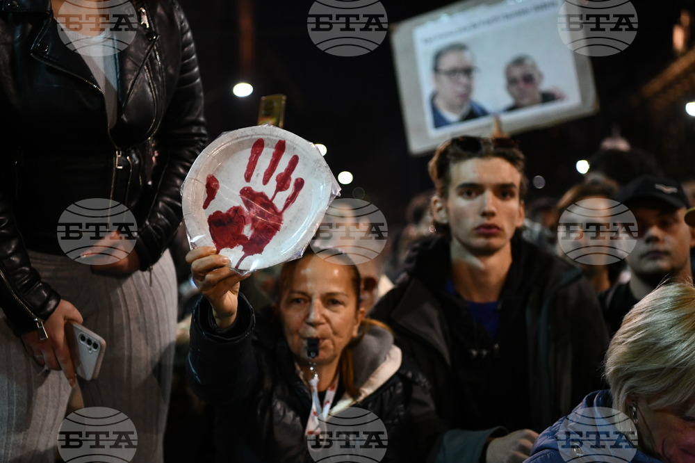 Сръбски студенти протестират отново срещу това, което определиха като правителствен натиск над университетите след трагедията в Нови Сад