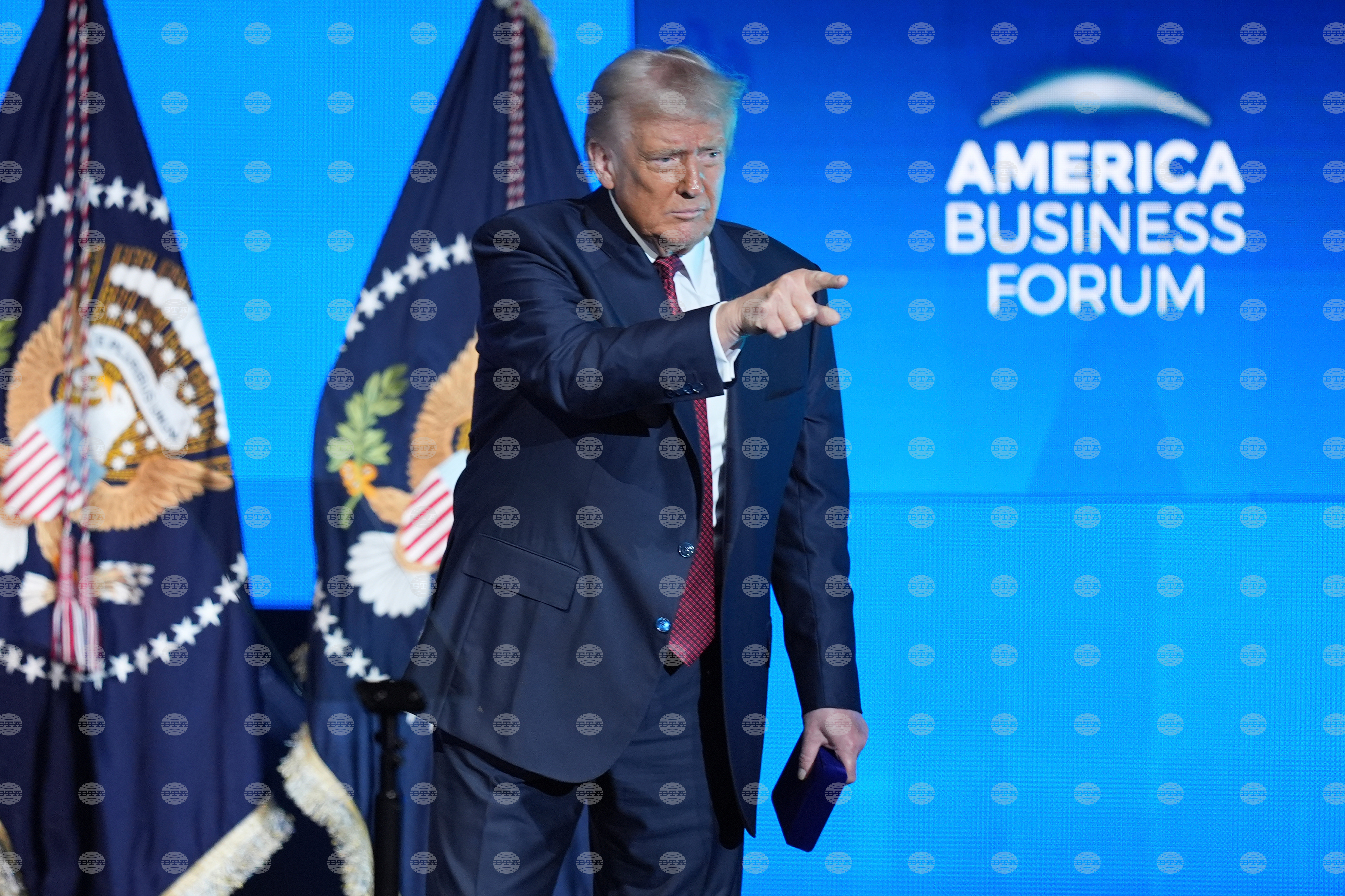 Вероятно САЩ работят по план за премахване на ядрените оръжия заедно с Русия и Китай, заяви Тръмп